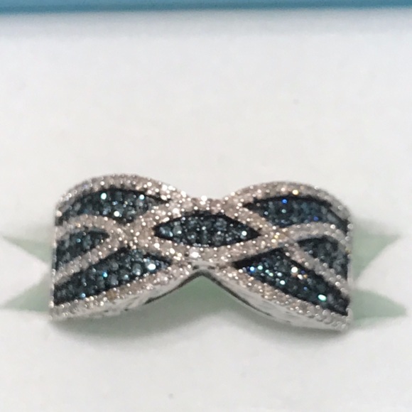 Jewelry - NWOT BEAUTIFUL FANCY BLUE AND WHITE DIAMOND RING